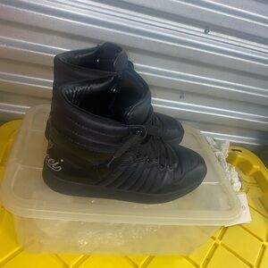 Mens designer sneaker authentic